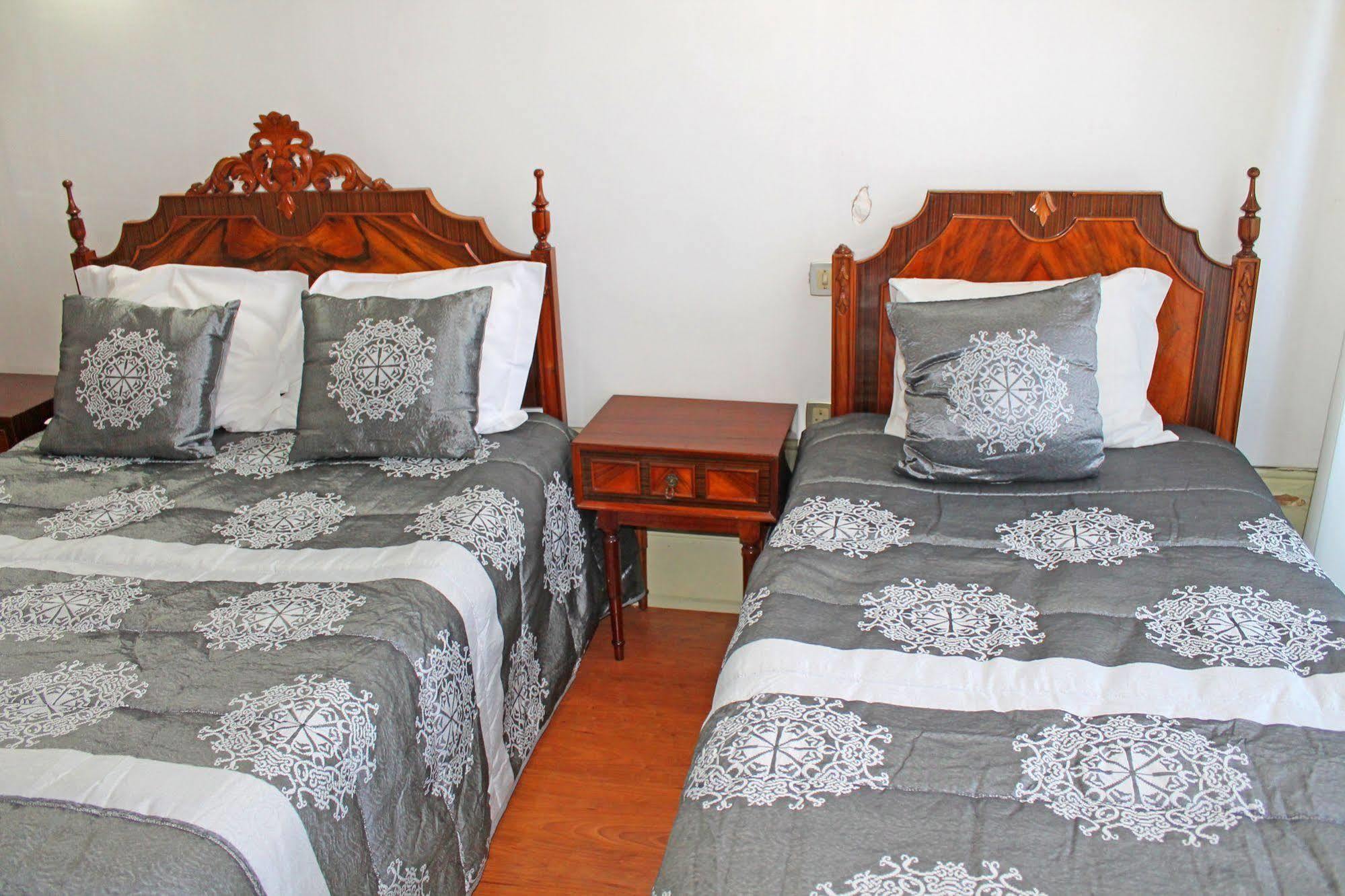 Lunar Guest house 3*